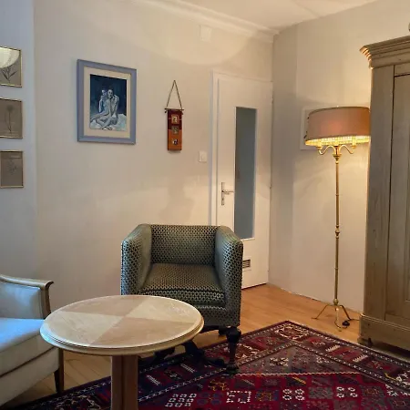 Les Pommiers - Chambres Climatisees Homestay