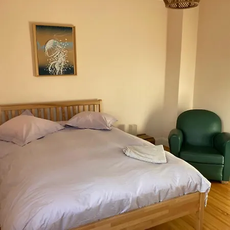 Les Pommiers - Chambres Climatisees Homestay *